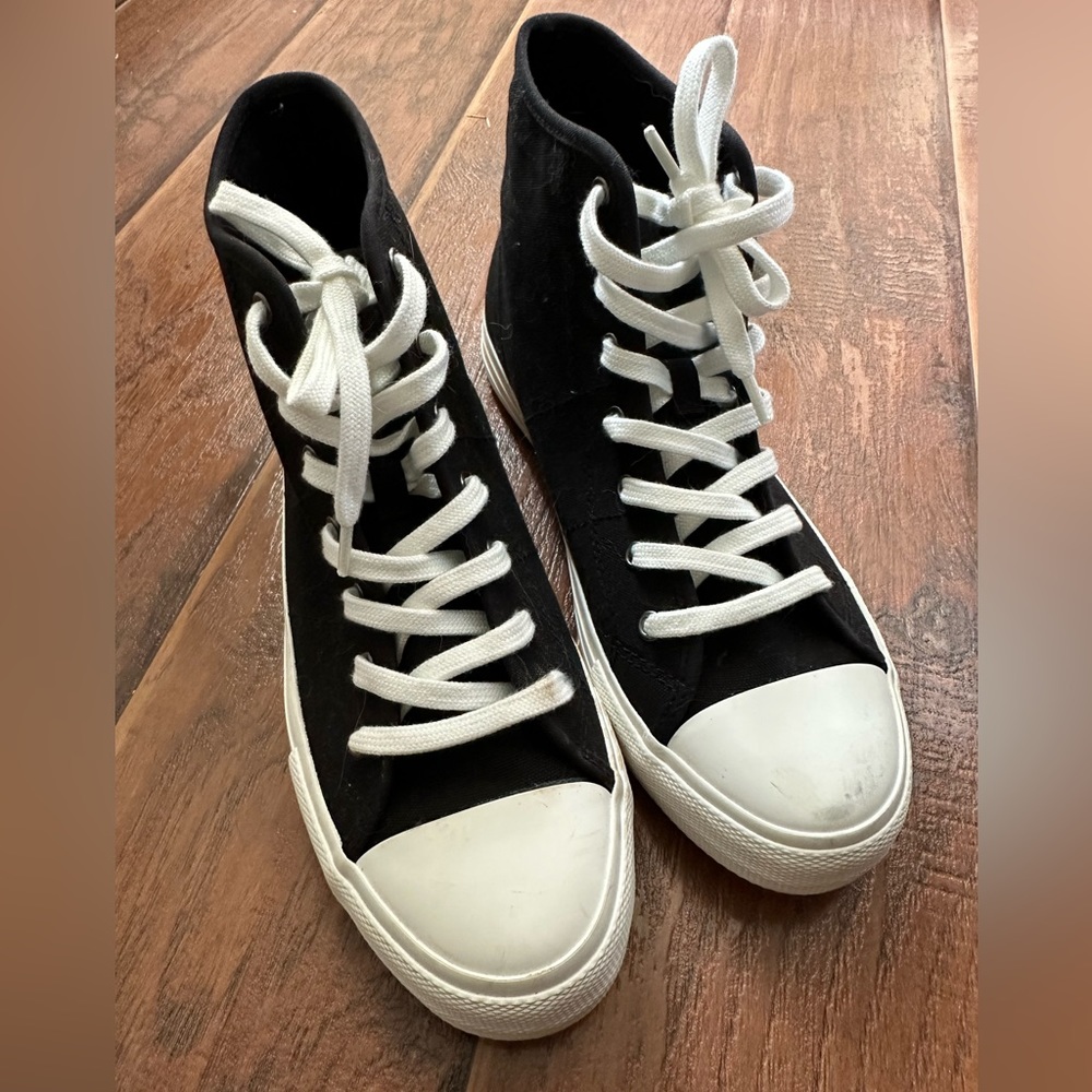 American Eagle black high top sneakers size 9 womens